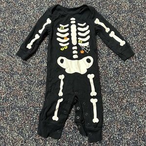 Carter’s one piece pajamas skeleton 6 mo (Halloween costume)